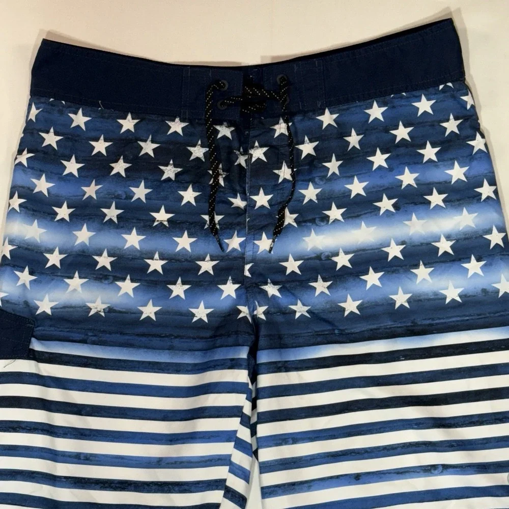 Ocean Current Men's Shorts 36W x 9.5 Inseam Blue American Flag Stars‎ Patriotic